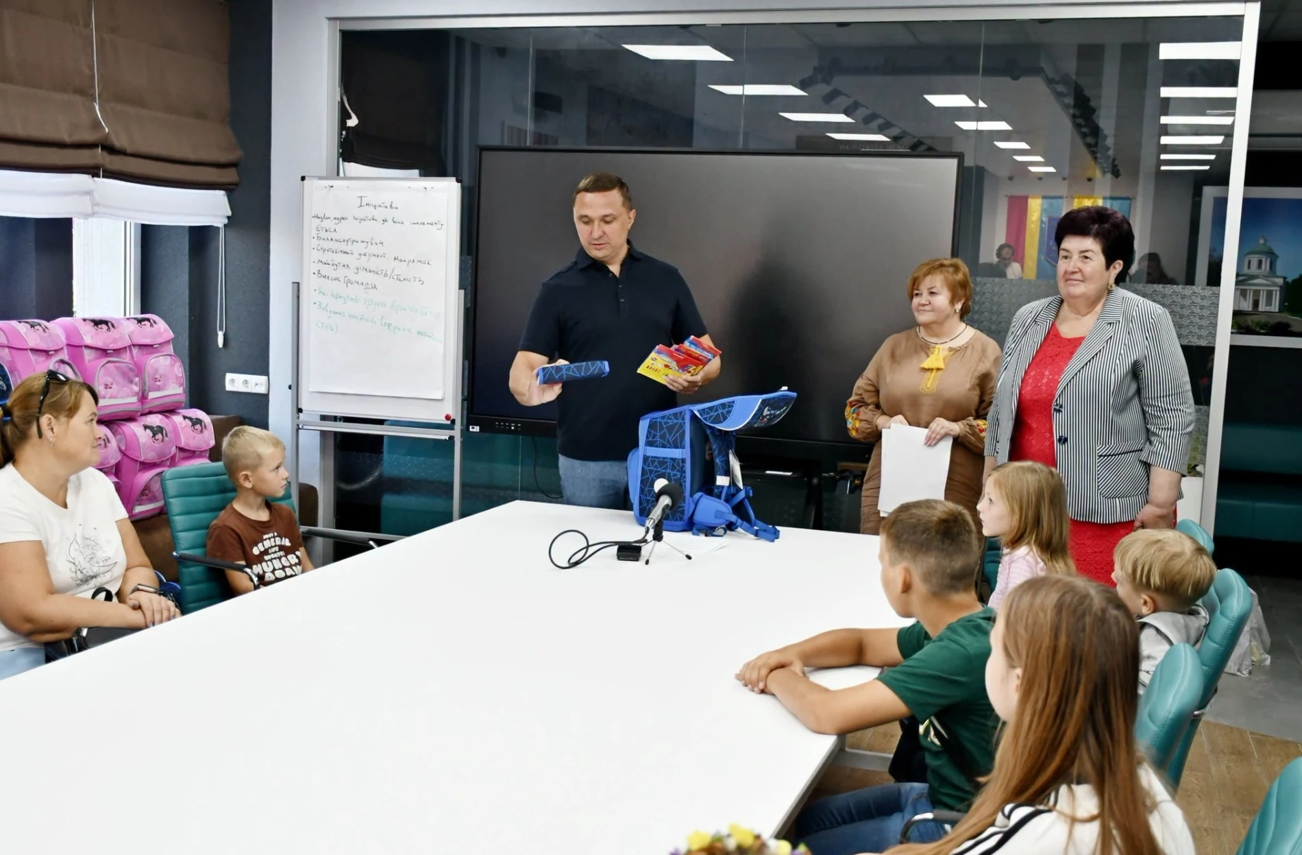 59 ніжинських дітей отримали подарунки напередодні Дня знань