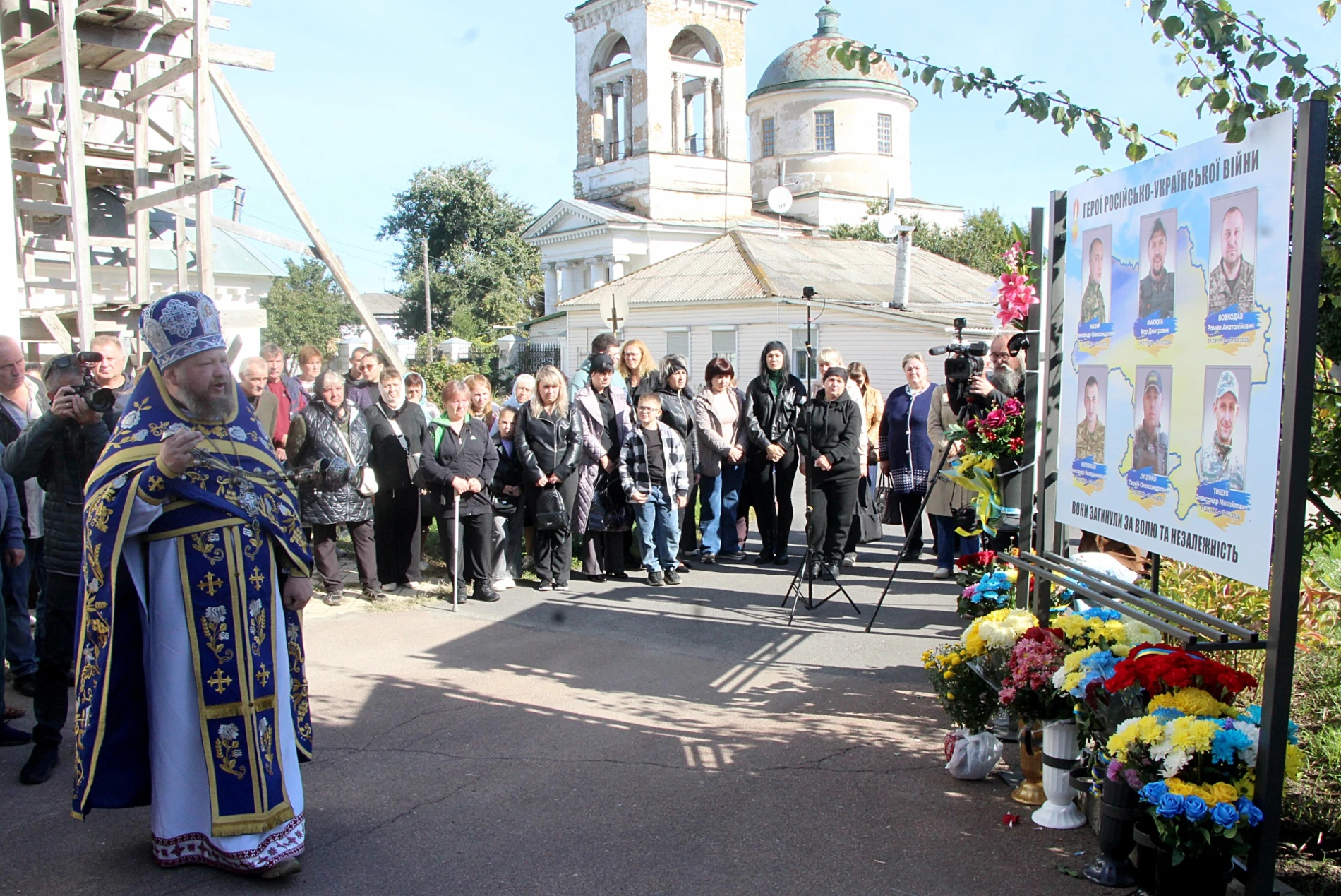На Алеї Героїв відкрили ще три меморіальні стенди з портретами полеглих Захисників України