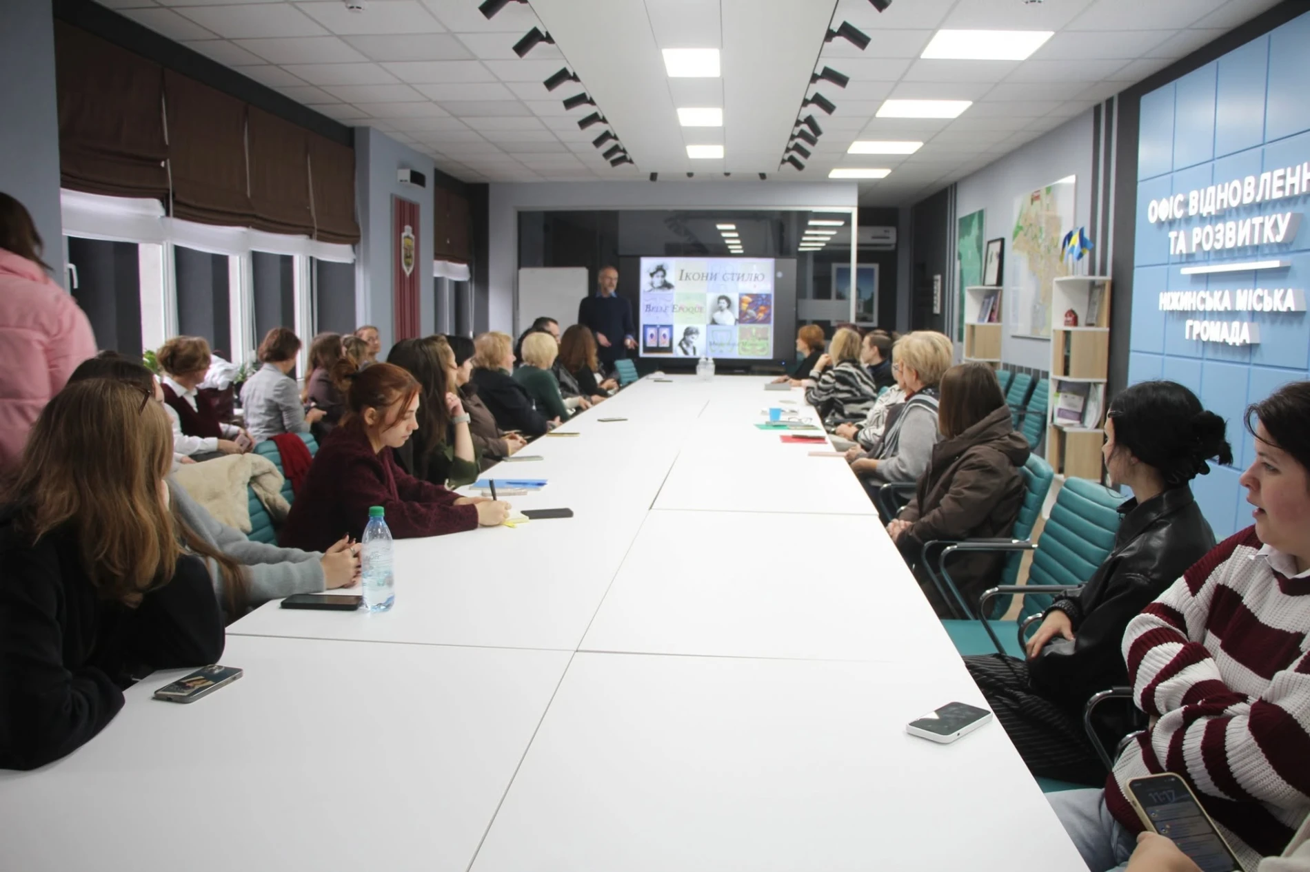 Ікони стилю: у Ніжині відбулася зустріч із фешн-експертом Мирославом Мельником
