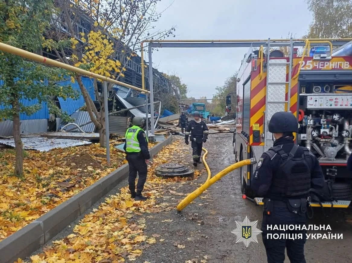 Внаслідок ворожої атаки по Чернігову є загиблий та поранені