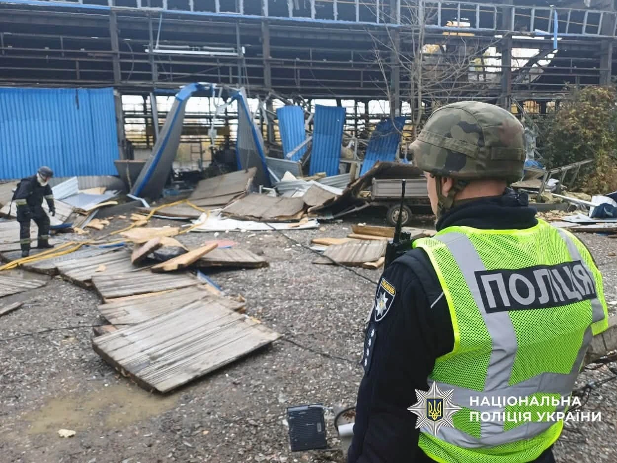 Внаслідок ворожої атаки по Чернігову є загиблий та поранені