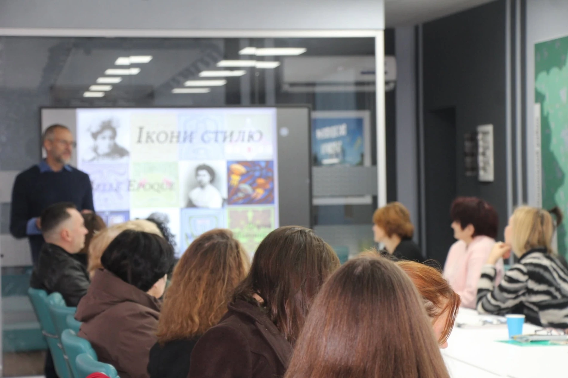 Ікони стилю: у Ніжині відбулася зустріч із фешн-експертом Мирославом Мельником