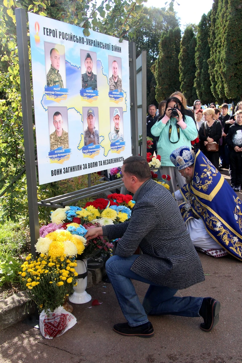 На Алеї Героїв відкрили ще три меморіальні стенди з портретами полеглих Захисників України