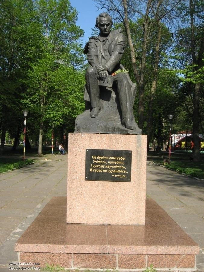 21 вересня – 35 років тому відкрито у Ніжині пам’ятник Тарасу Григоровичу Шевченку