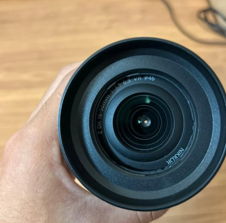 Передня оправа об'єктива Nikon Nikkor Z DX 16-50mm f/3.5-6.3 VR із різьбою під світлофільтр діаметром 46 мм