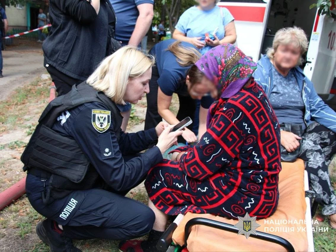 Сьогодні росіяни вдарили безпілотником по багатоповерхівці в Чернігові