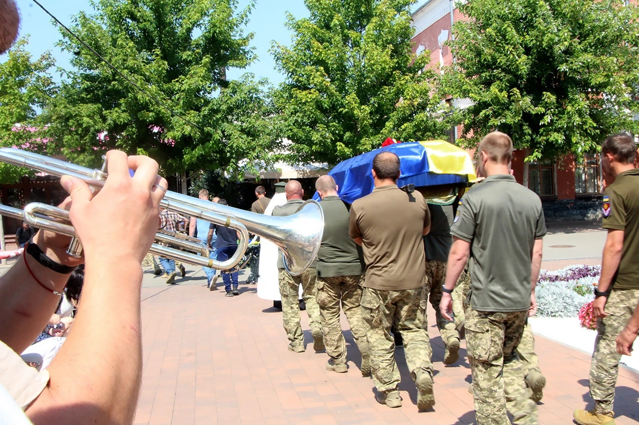 Повернувся додому на щиті: Ніжин провів в останню дорогу Бульду Руслана Володимировича.