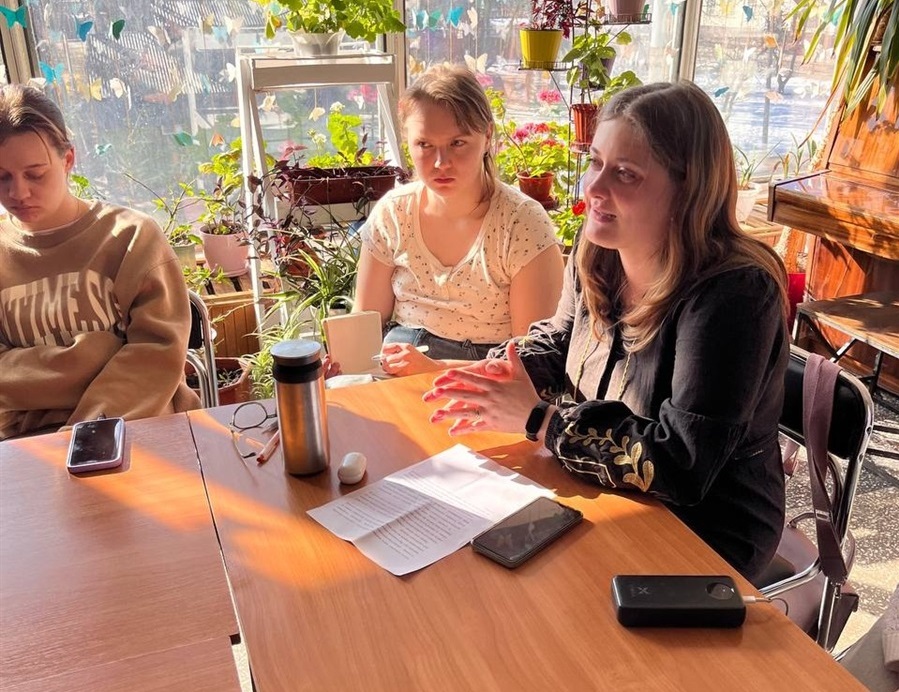 У Ніжинській центральній бібліотеці відбувся теплий діалог поколінь