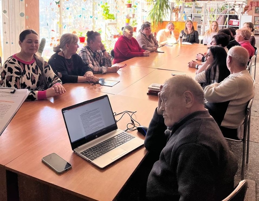 У Ніжинській центральній бібліотеці відбувся теплий діалог поколінь