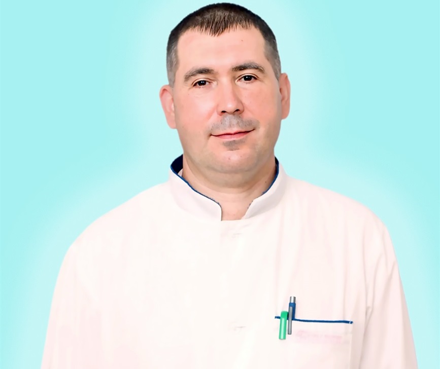 Лікар отоларинголог Віталій Чайка.