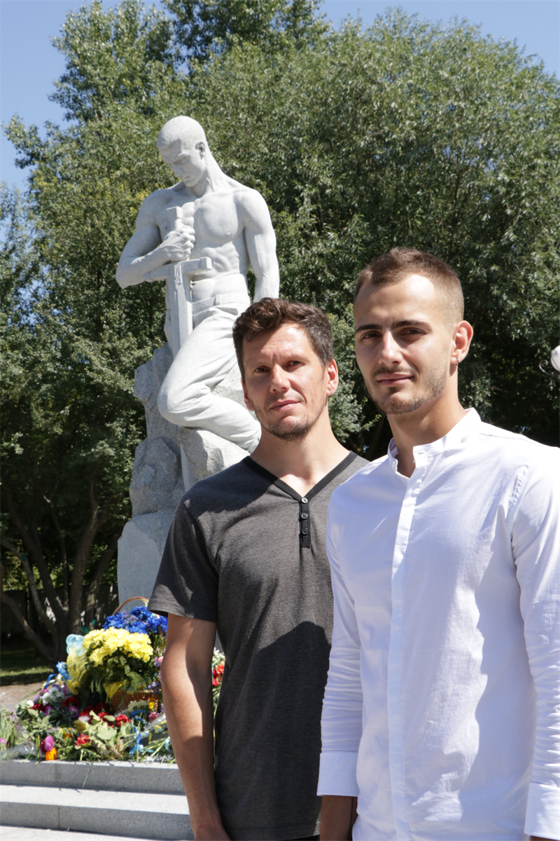 Скульптори Даніїл Ровенчин та Микола Дзеціна