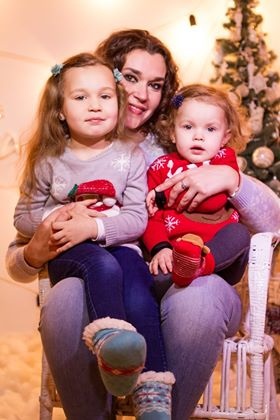 Юлія з донечками