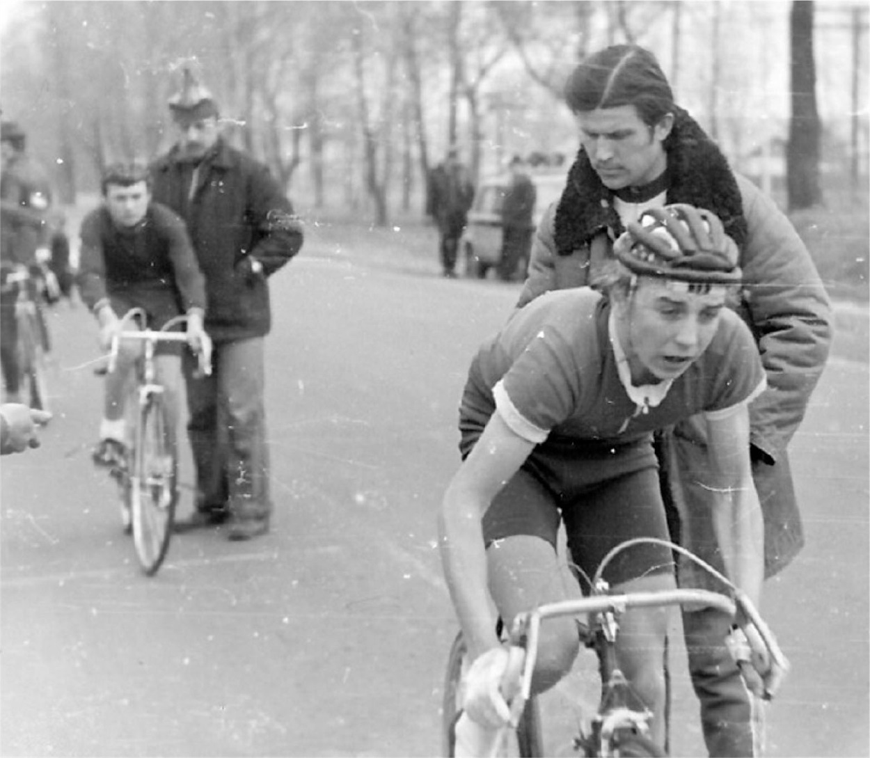 1980 рік.Місто Чернігів. На передньому плані фото - юний спортсмен Андрій Шайков перед обласними змаганнями.