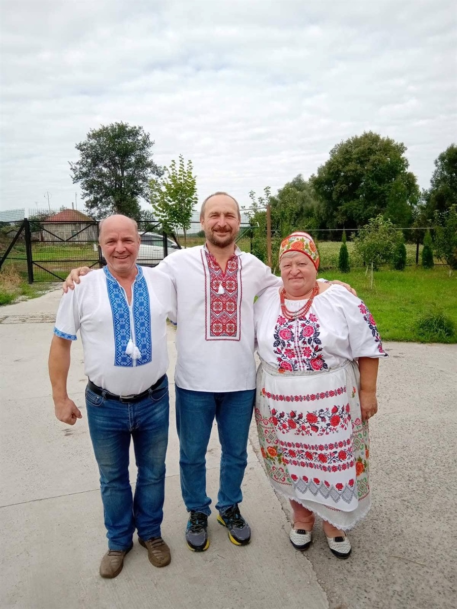 Сьогодні, 7 вересня, Тамара Георгіївна відвезла свого вишитого рушника у село Велике Устя , що на Чернігівщині. Її рушник обрамить ікону....  