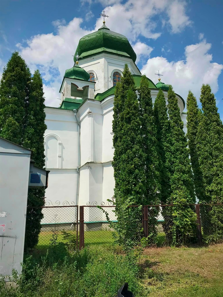 Вознесенська церква. Збудовано 1805 року. Перебудована у 1860-і у псевдомоск. стилі