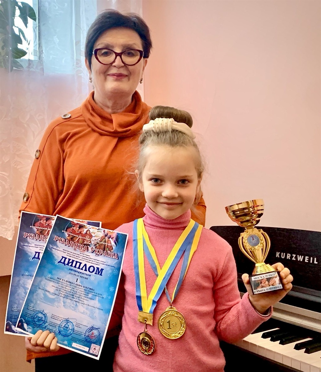 ВАЛЕНТИНІ РЕВЕНЧУК  та САБІНА