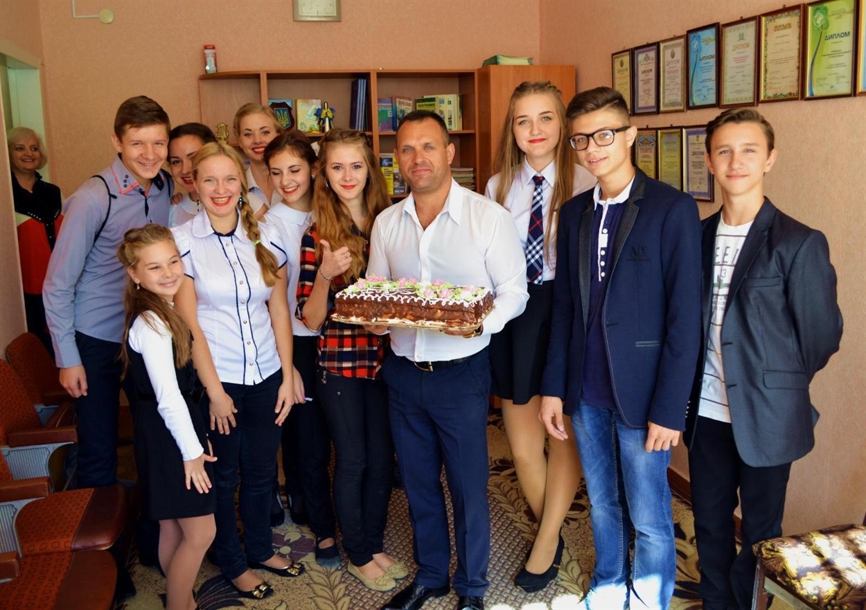 Директор Олександр ОШНЕК у рідній школі в Рубіжному