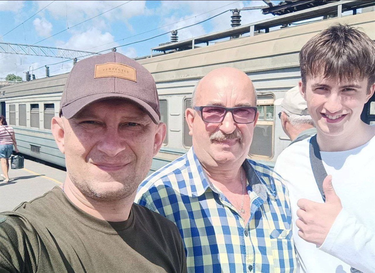 З батьком і сином...