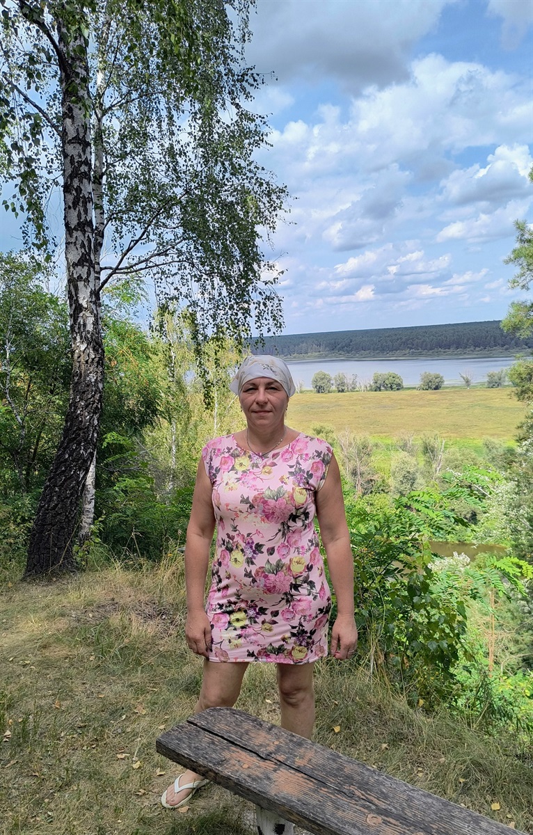 На оглядовому майданчику з виглядом на озеро Хотинь, найбільшого озера Чернігівщини, біля Радичева