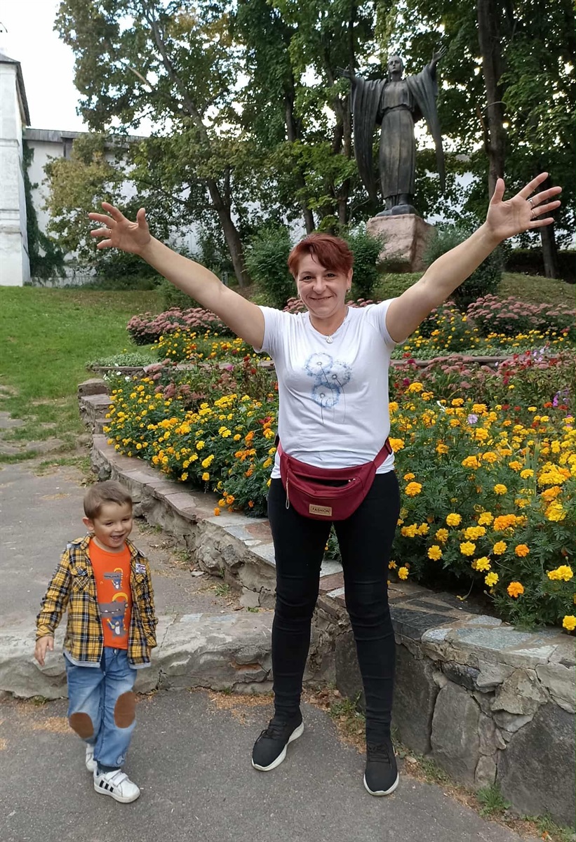 Я з малюком біля Пам'ятника Ярославні