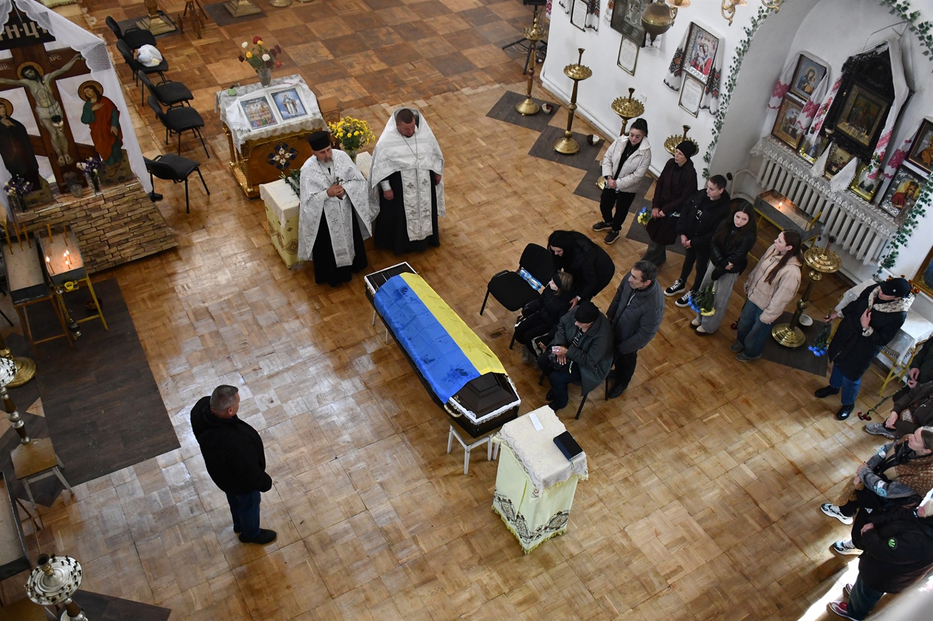 Ніжинській громаді провели в останню путь загиблого воїна Володимира Борща