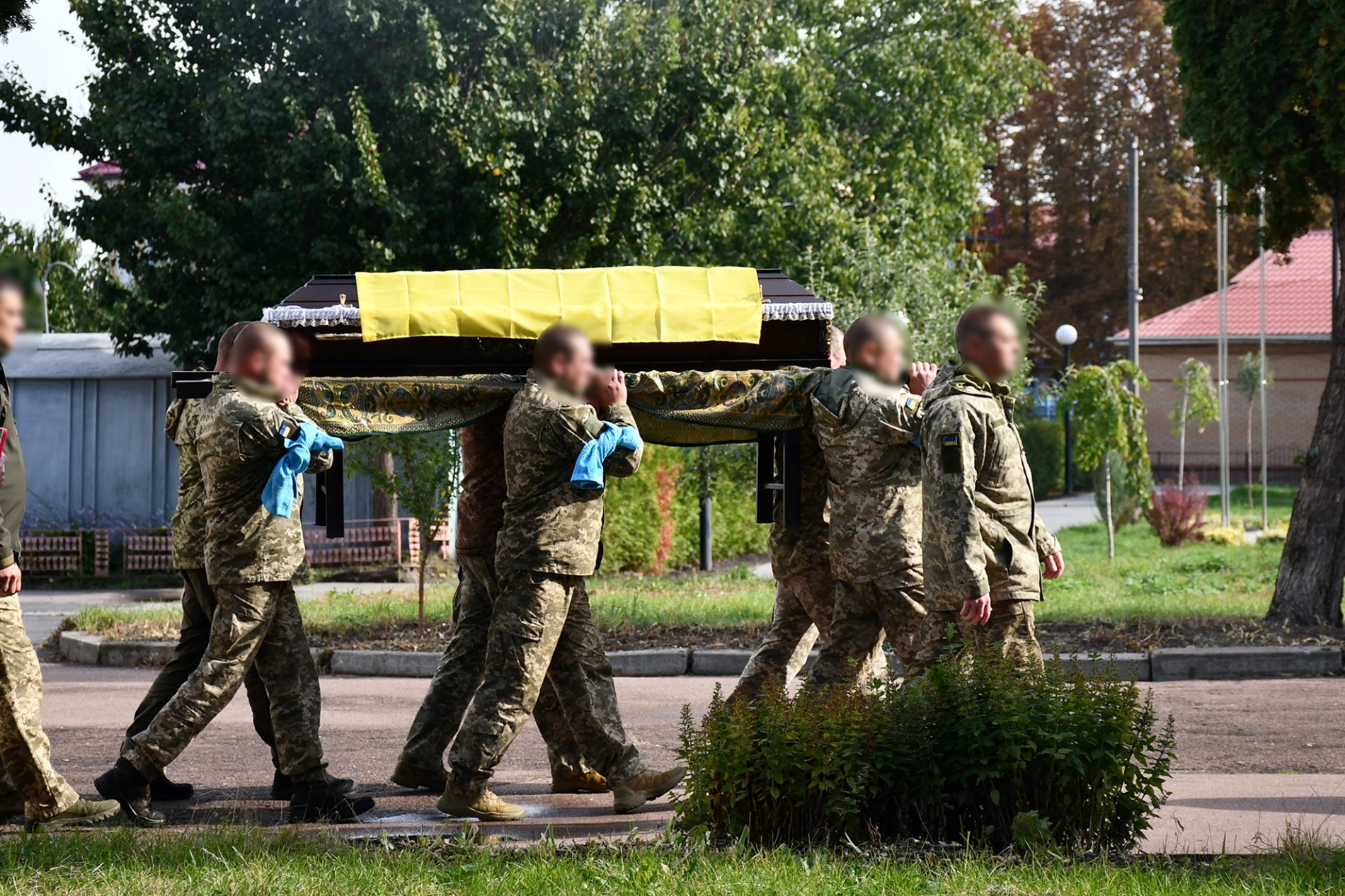 Ніжинській громаді провели в останню путь загиблого воїна Володимира Борща