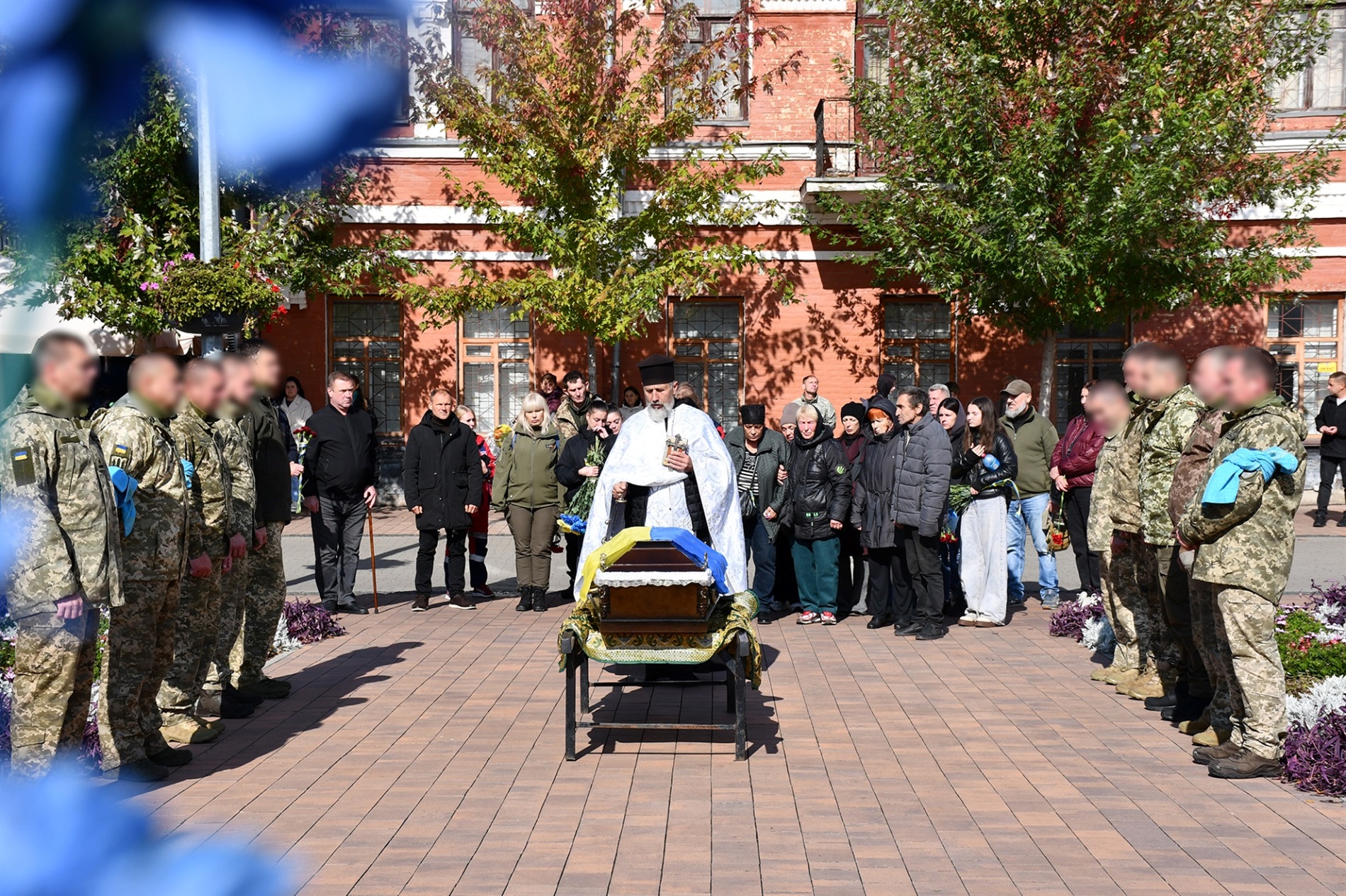 Ніжинській громаді провели в останню путь загиблого воїна Володимира Борща