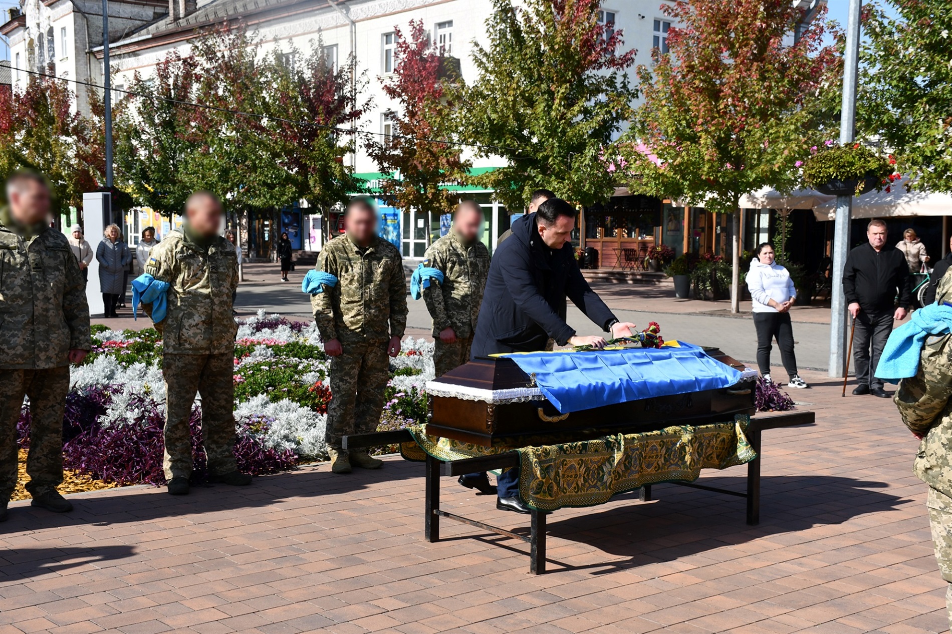 Ніжинській громаді провели в останню путь загиблого воїна Володимира Борща