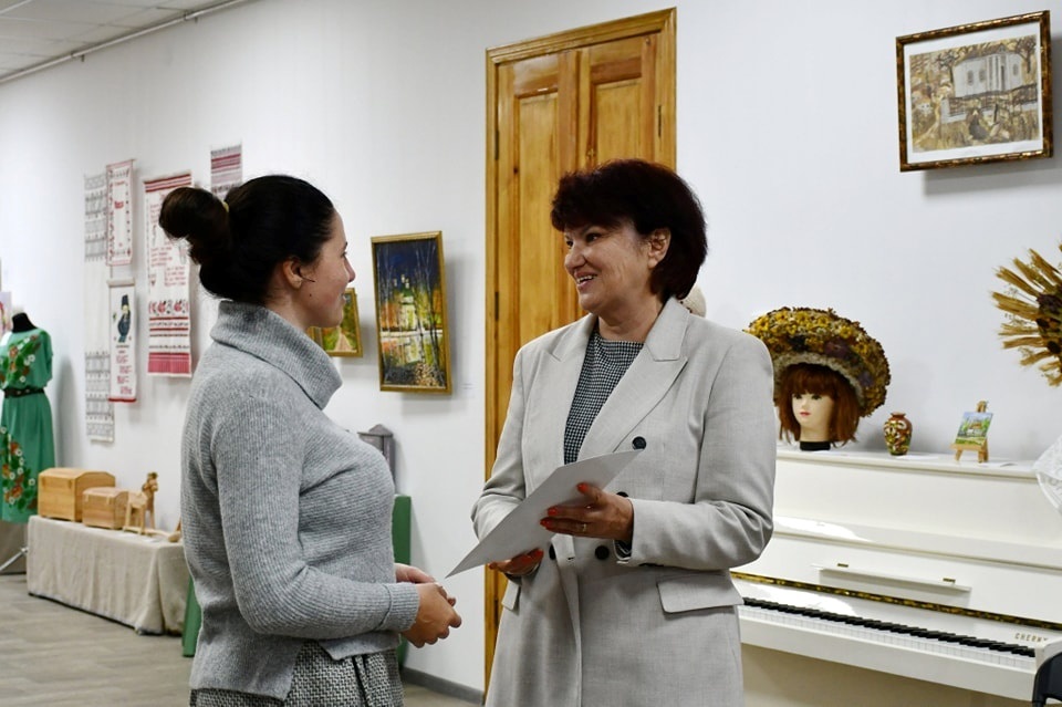 Зустрілися учасники виставки «Ніжин завжди різний». Їх нагородили