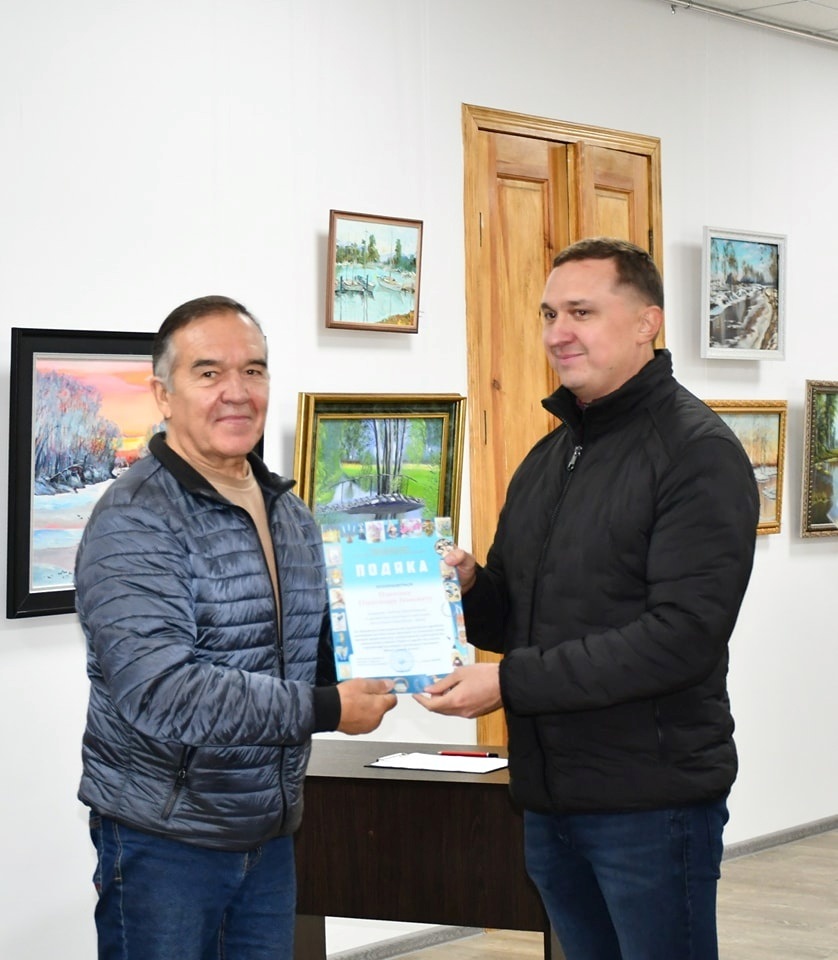 Зустрілися учасники виставки «Ніжин завжди різний». Їх нагородили