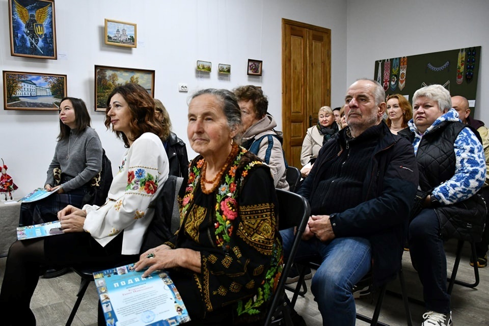 Зустрілися учасники виставки «Ніжин завжди різний». Їх нагородили