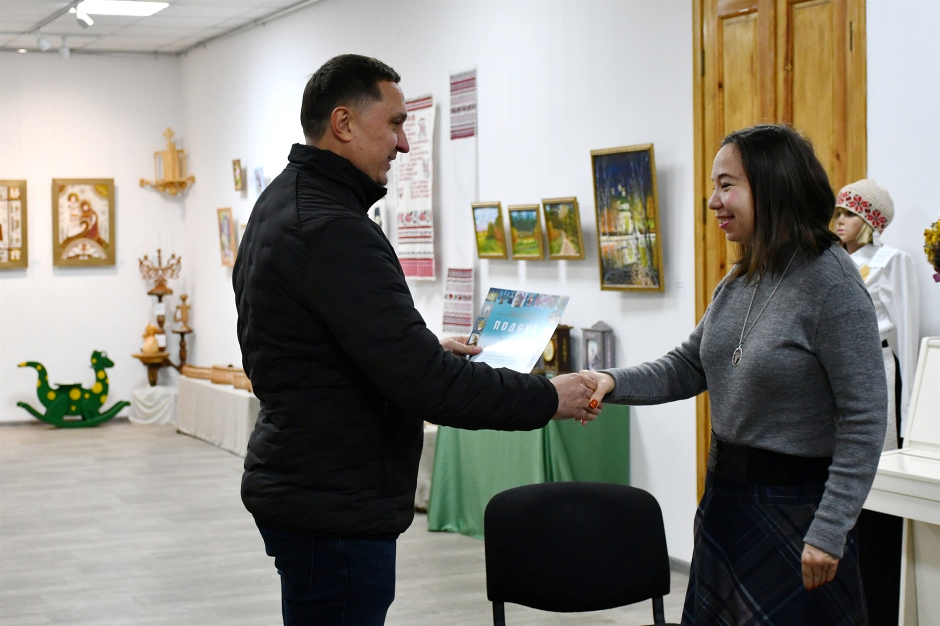 Зустрілися учасники виставки «Ніжин завжди різний». Їх нагородили