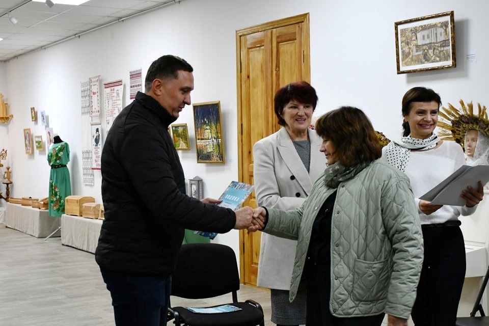 Зустрілися учасники виставки «Ніжин завжди різний». Їх нагородили