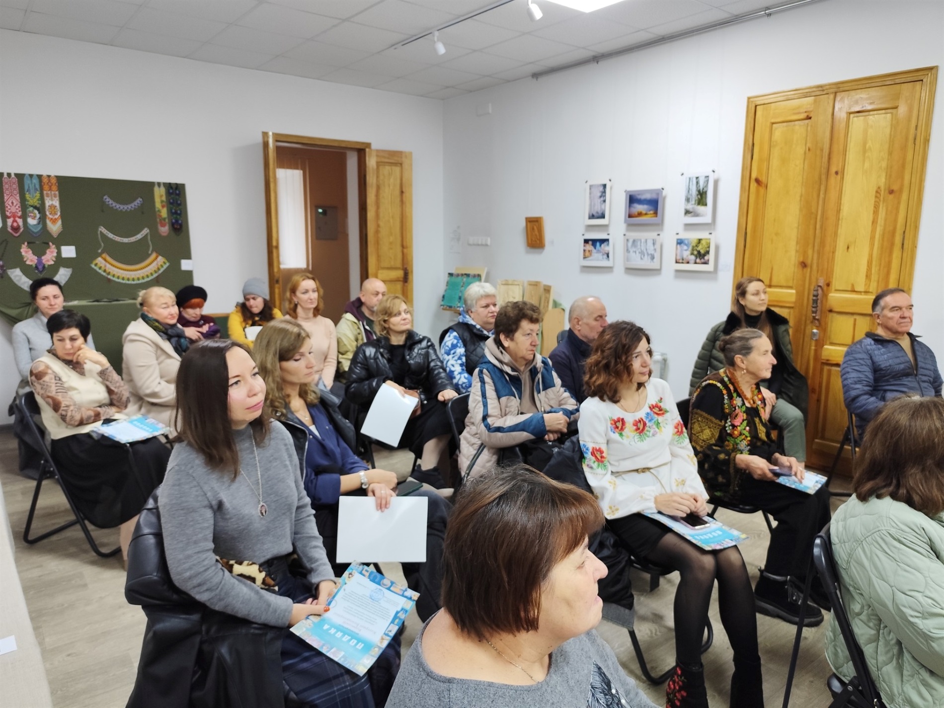 Зустрілися учасники виставки «Ніжин завжди різний». Їх нагородили