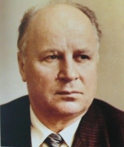 17 років очолював Ніжинський виш, відкрив нові спеціальності, кафедри, сприяв створенню Музею рідкісної книги.