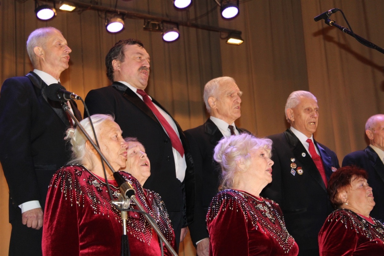 Хор ветеранів. Сергій Данилович на фото третій ліворуч.