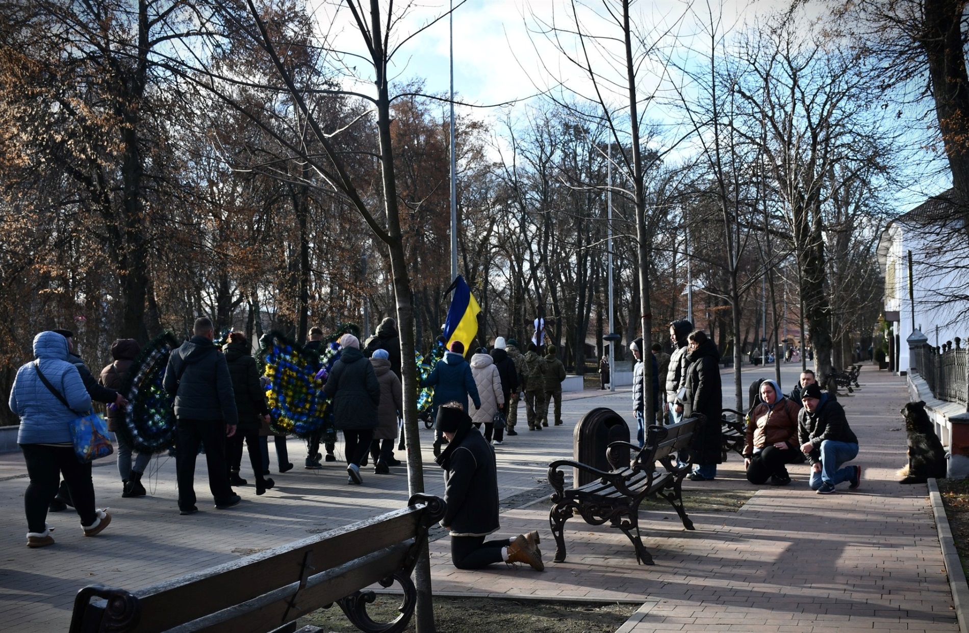 У НІЖИНІ ПОПРОЩАЛИСЯ ІЗ ЗАГИБЛИМ ЗАХИСНИКОМ СЕРГІЄМ САМОТКАНОМ