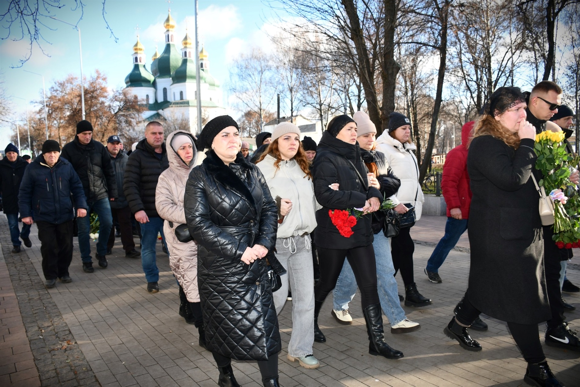 У НІЖИНІ ПОПРОЩАЛИСЯ ІЗ ЗАГИБЛИМ ЗАХИСНИКОМ СЕРГІЄМ САМОТКАНОМ