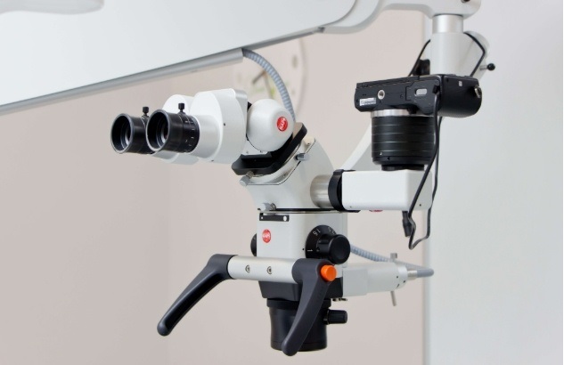 лікування зубів під мікроскопом