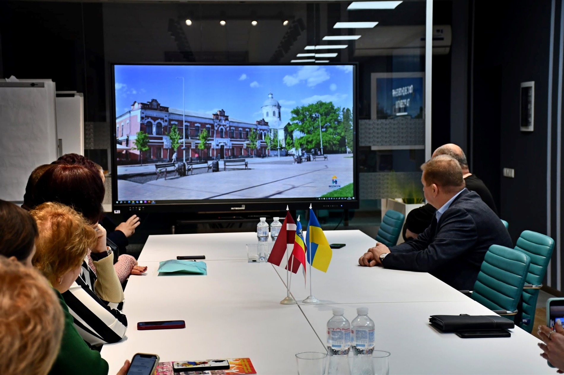 У Ніжині з гуманітарною місією перебувала латвійська делегація