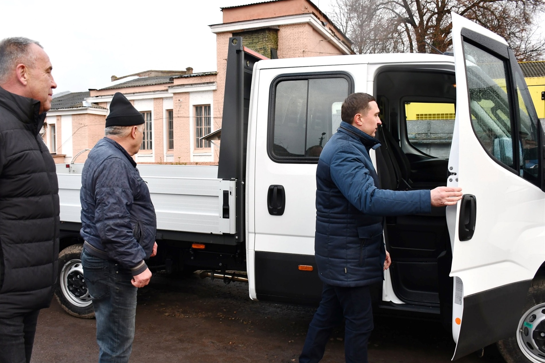 Вольфсбург, німецьке місто-побратим Ніжина, передав нашій громаді нові транспортні засоби