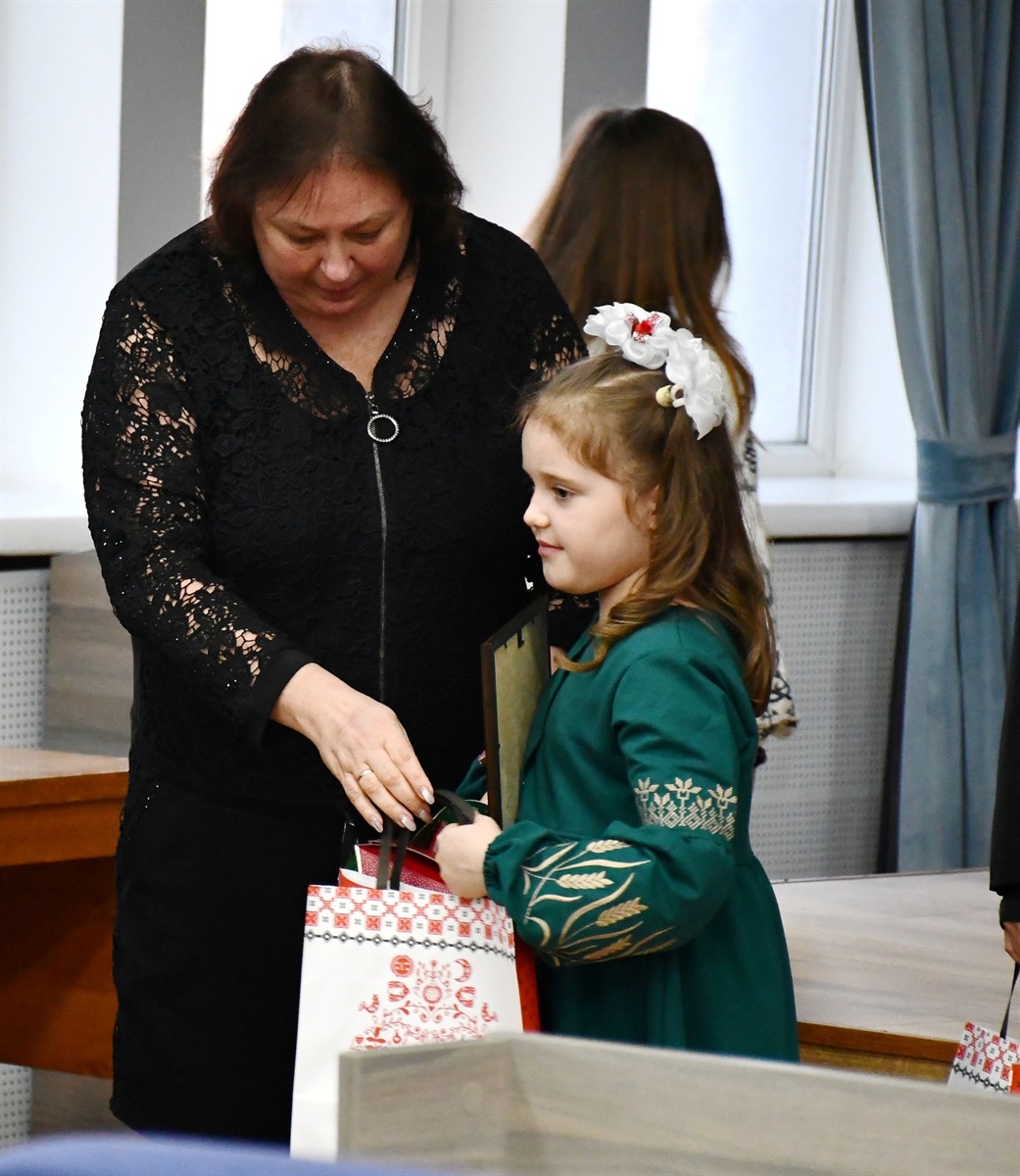 У Ніжині відзначили обдаровану молодь