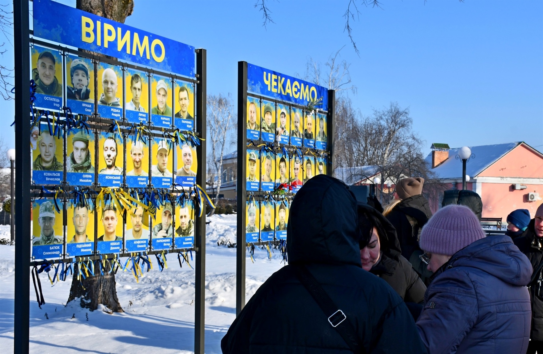 Алея Надії в Ніжині поповнилася портретами ще трьох безвісти зниклих містян, воїнів-захисників