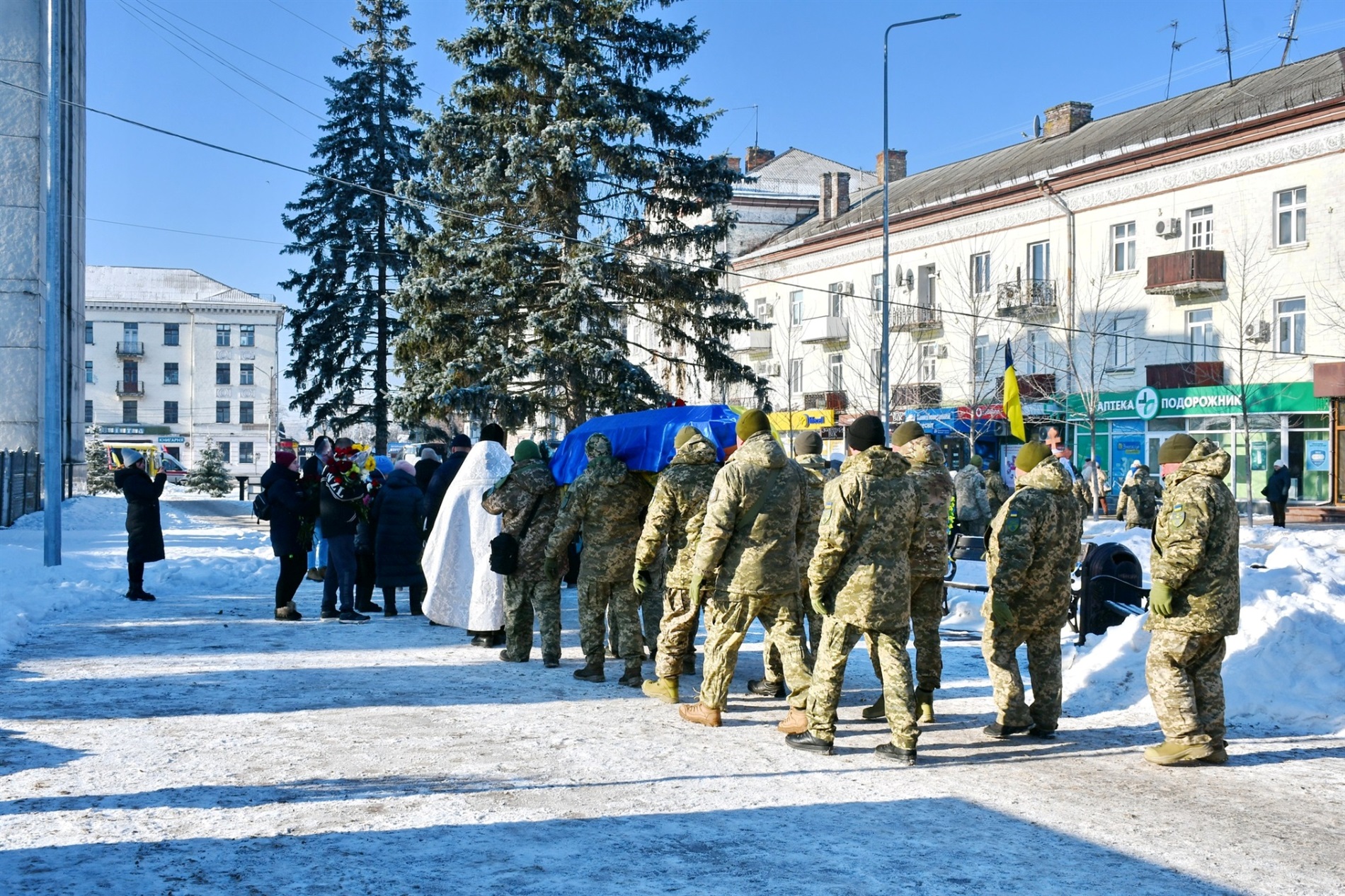 Ніжинська громада провела в останню путь загиблого воїна Романа Дорошенка