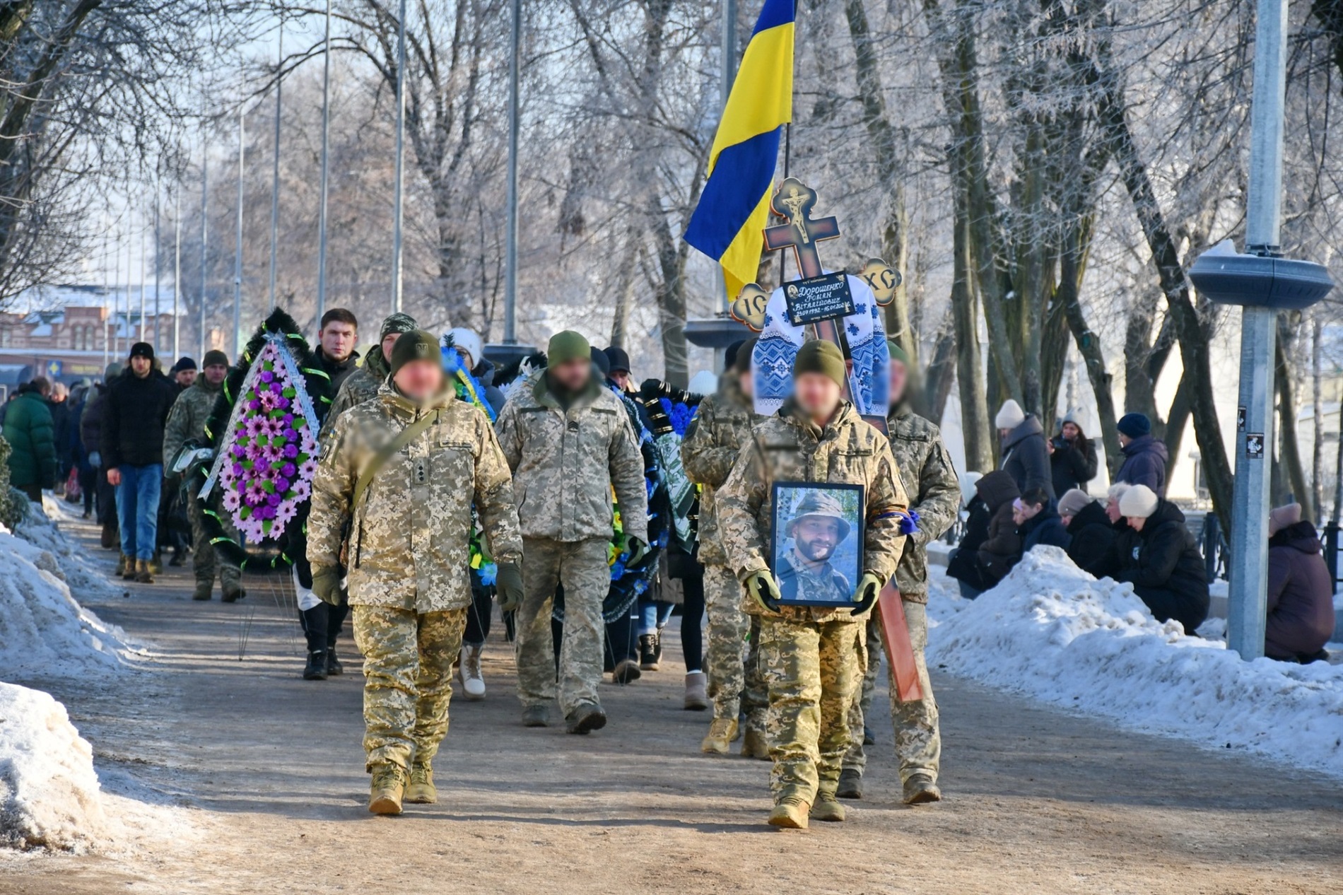 Ніжинська громада провела в останню путь загиблого воїна Романа Дорошенка