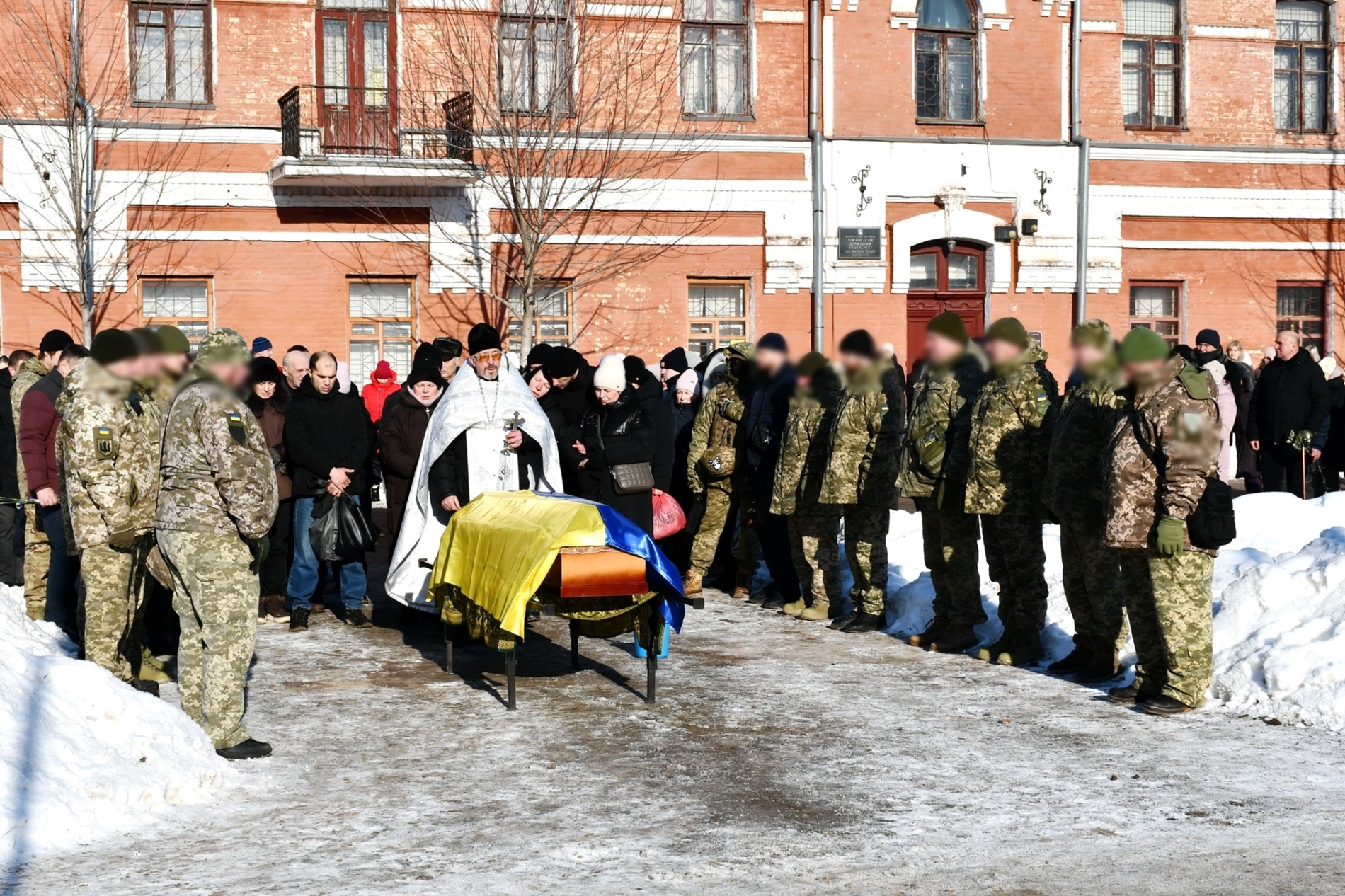 Ніжинська громада провела в останню путь загиблого воїна Романа Дорошенка
