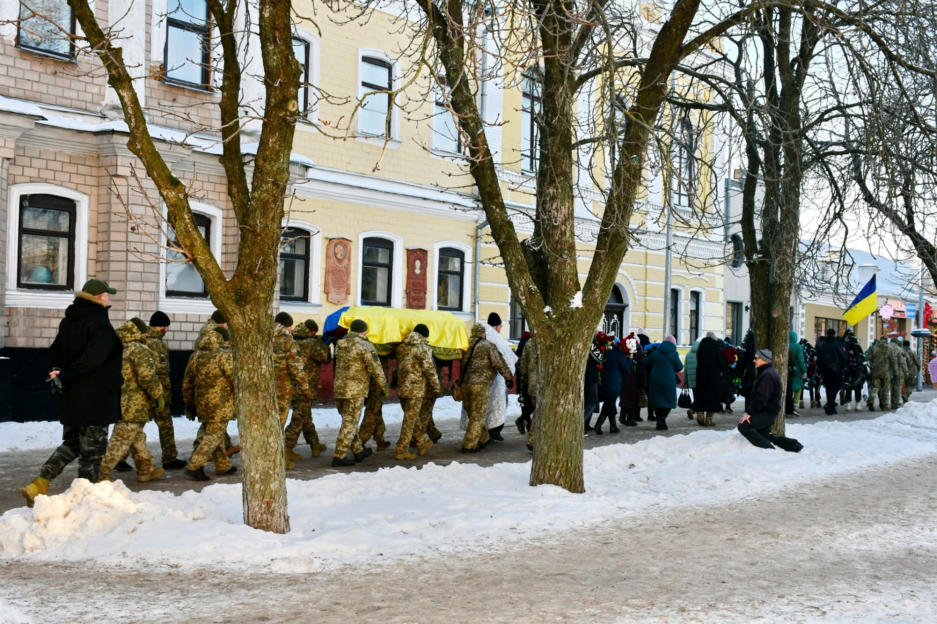 Ніжинська громада провела в останню путь загиблого воїна Романа Дорошенка