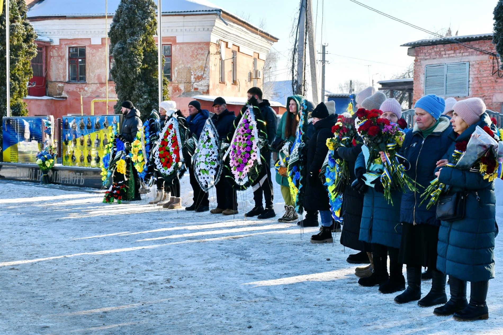 Ніжинська громада провела в останню путь загиблого воїна Романа Дорошенка
