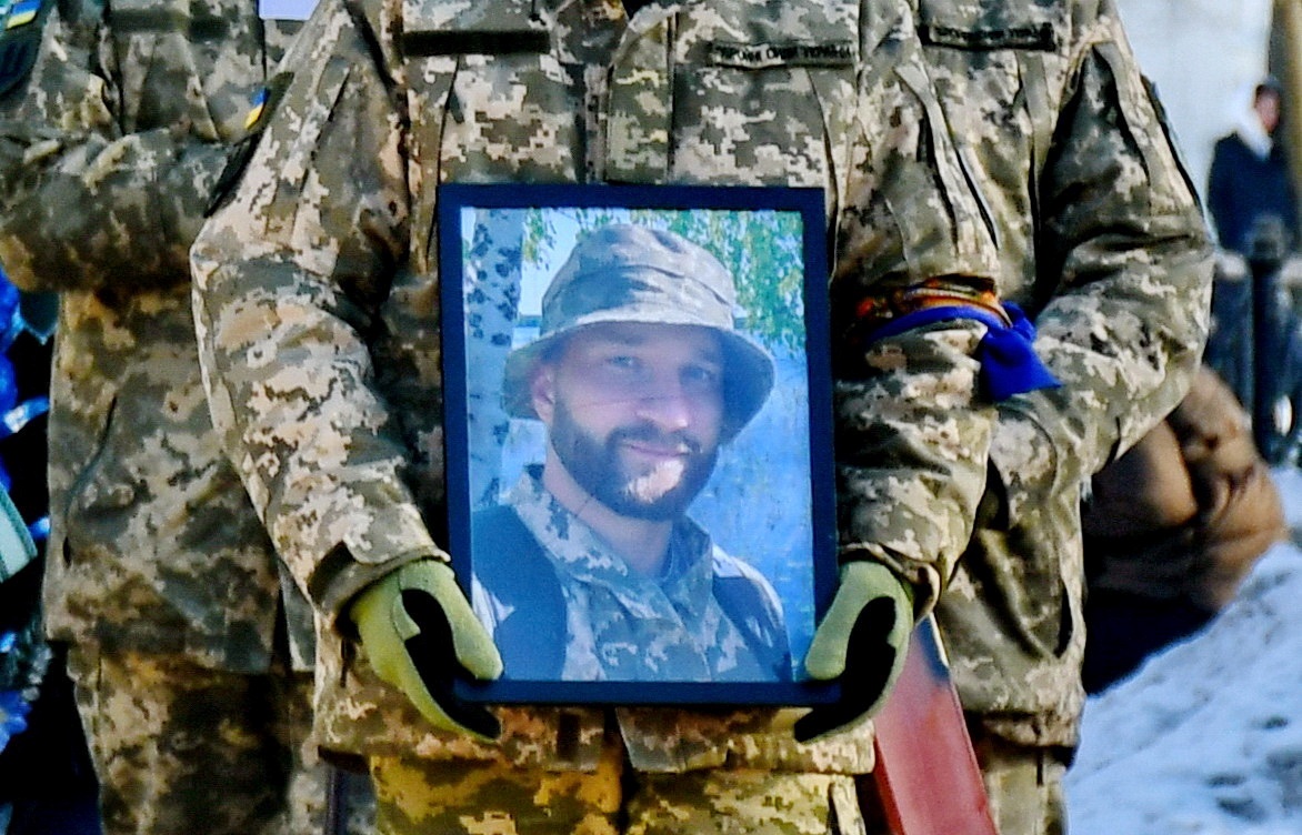 Ніжинська громада провела в останню путь загиблого воїна Романа Дорошенка