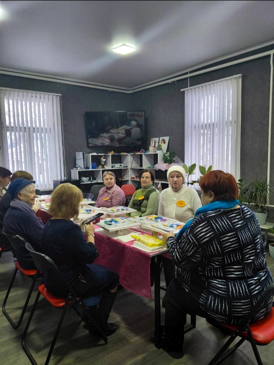 Флюїд-арт у Клубі активного довголіття